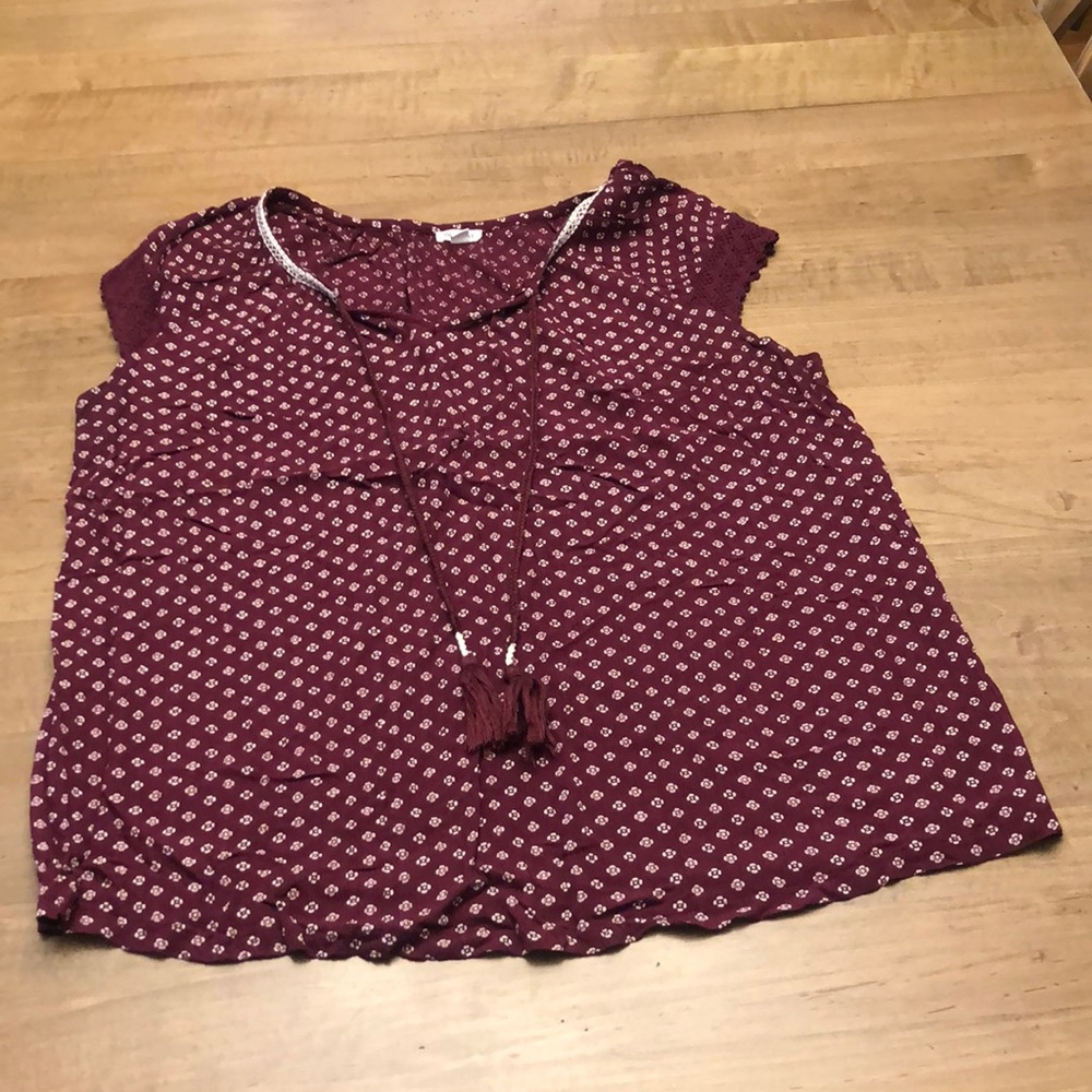 Westport brand cap sleeve top. Red w/cream flowers. Adorable spring staple. XL.